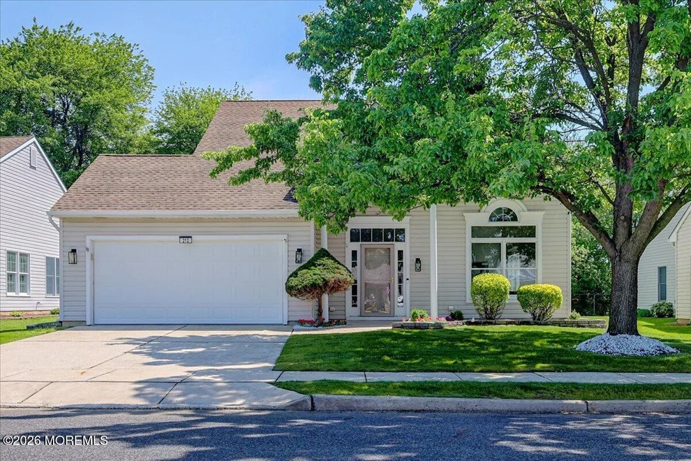 Unit for sale at 212 Wagon Wheel Lane, Columbus, NJ 08022