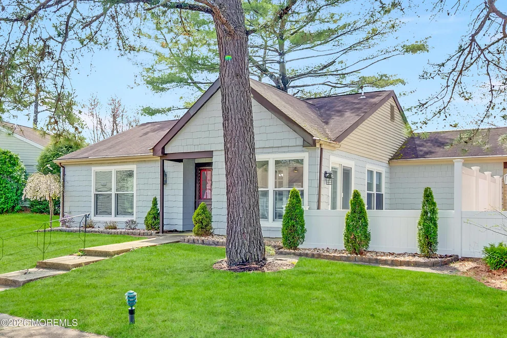 Unit for sale at 945A Liverpool Circle, Manchester, NJ 08759
