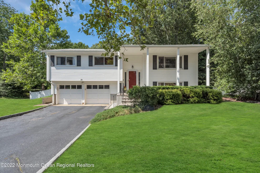 Unit for sale at 19 Warren Drive, Aberdeen, NJ 07747