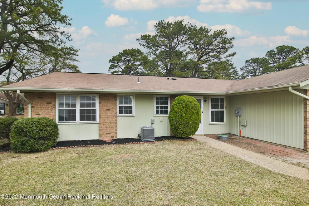 Unit for sale at 16B Cambridge Circle, Manchester, NJ 08759