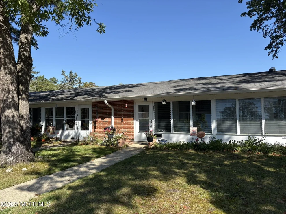 Unit for sale at 434E Portsmouth Drive, Lakewood, NJ 08701