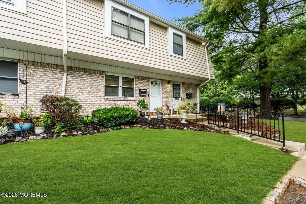 Unit for sale at 402 Silver Court, Hamilton Square, NJ 08690