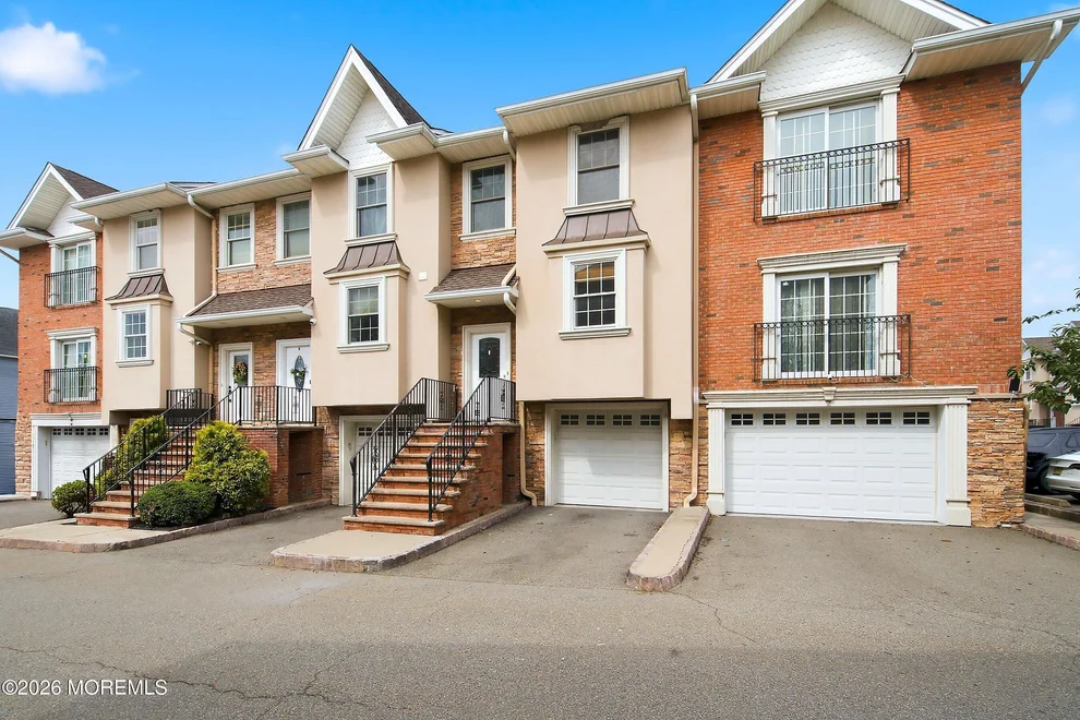 Unit for sale at 4 Jeanine Lane, Wallington, NJ 07057