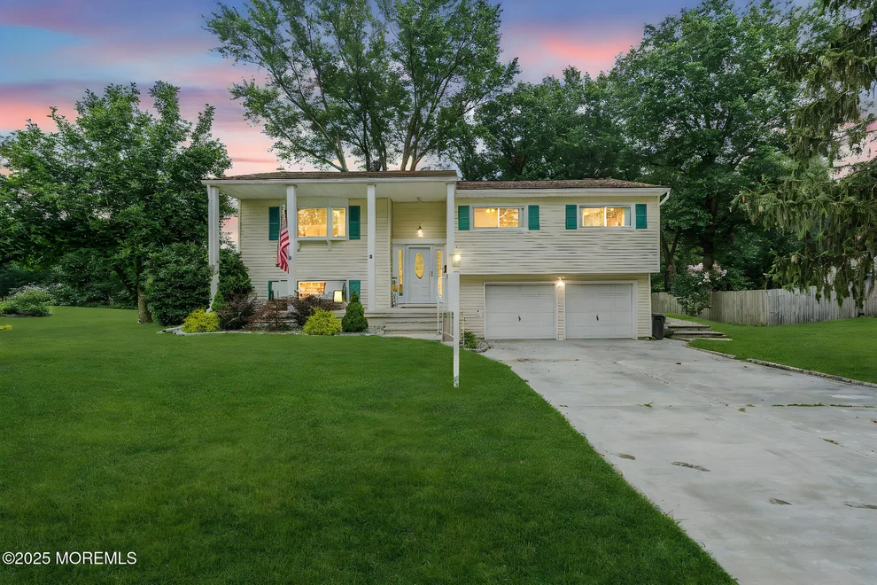 Unit for sale at 9 Warren Drive, Matawan, NJ 07747