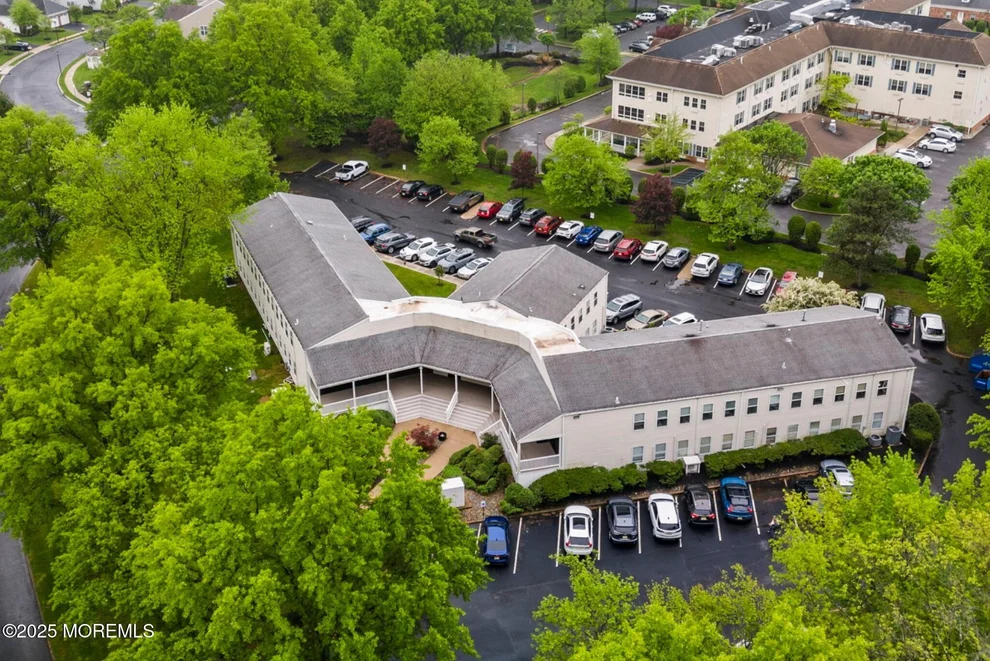 Unit for sale at 59 Avenue At The Common, Shrewsbury Boro, NJ 07702