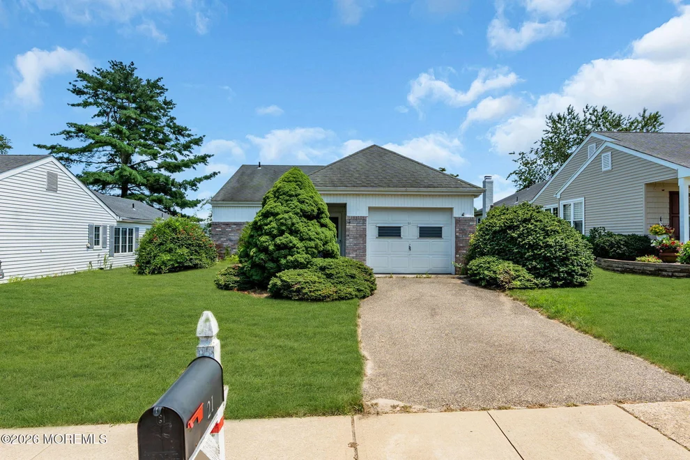 Unit for sale at 21 Woodstock Lane, Manchester, NJ 08759