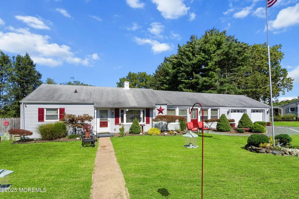 Unit for sale at 5 Bucks Lane, Marlboro, NJ 07746