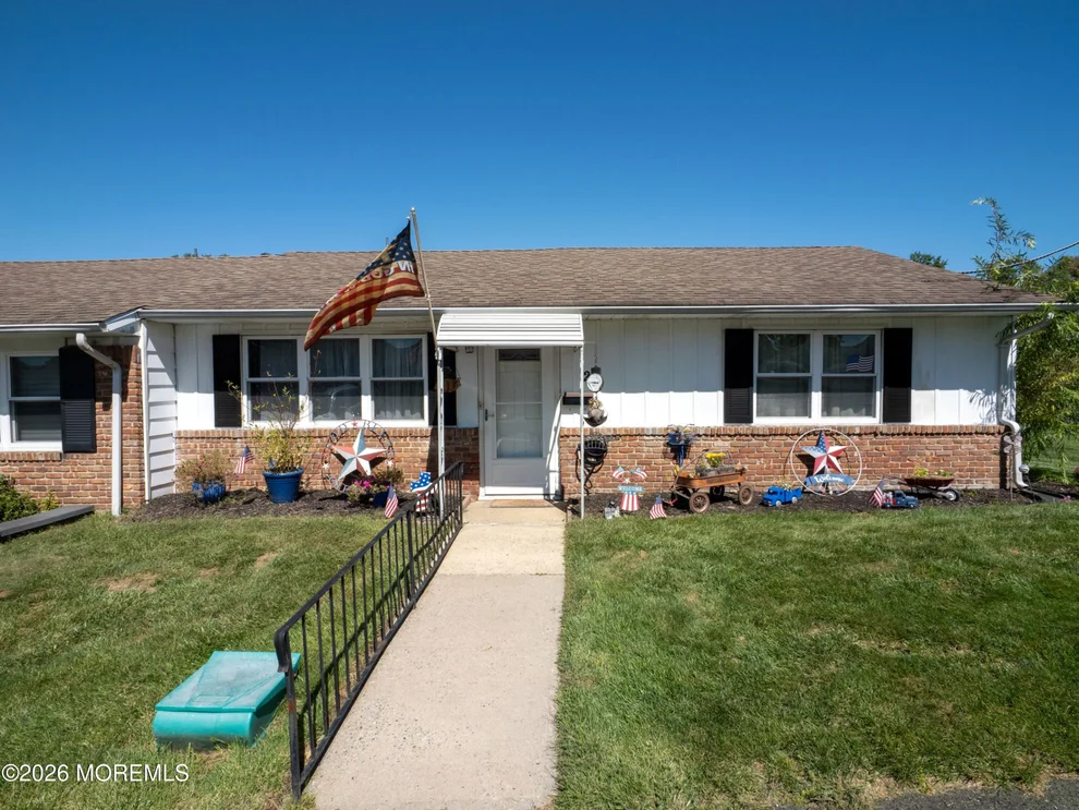 Unit for sale at 2 Missouri Court, Matawan, NJ 07747