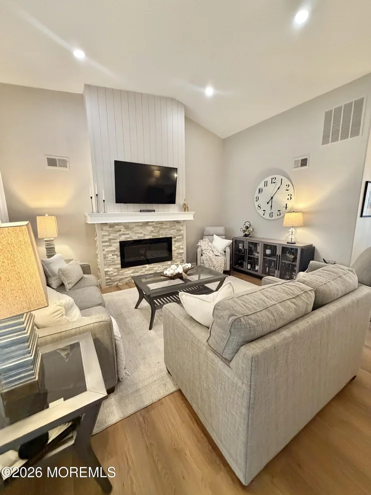 Unit for sale at 1101 Thornbury Lane, Manchester, NJ 08759