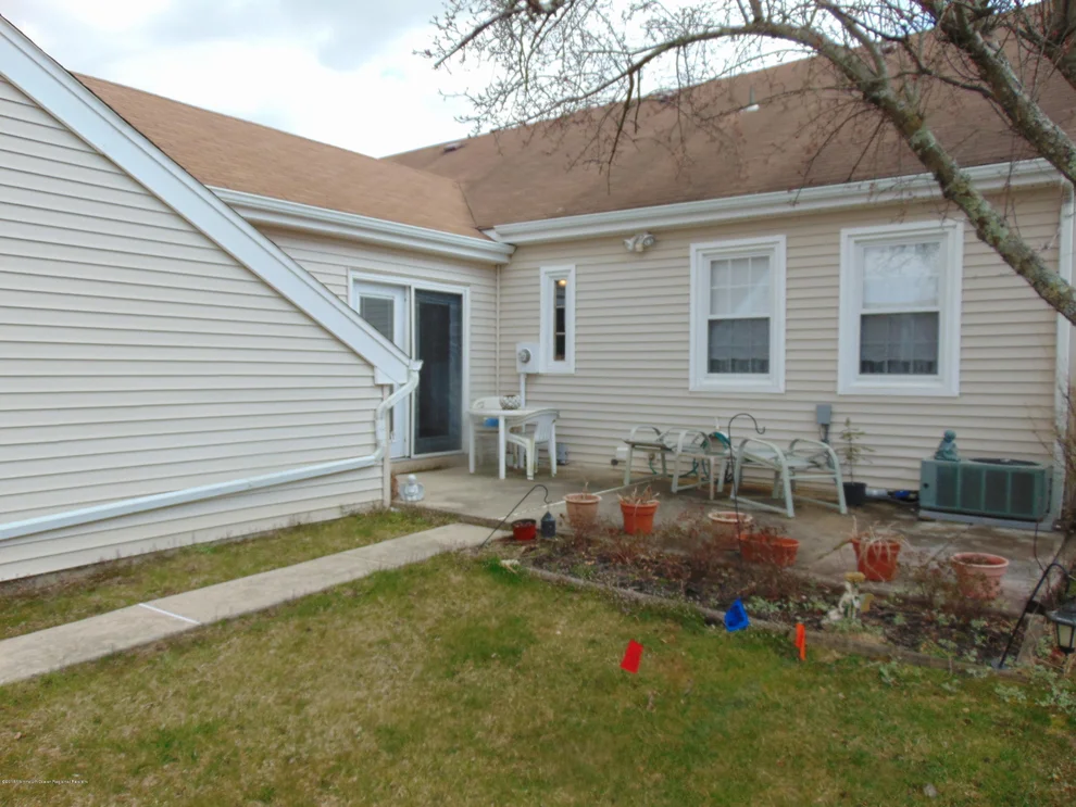 Unit for sale at 103C Broadgate Court, Freehold, NJ 07728
