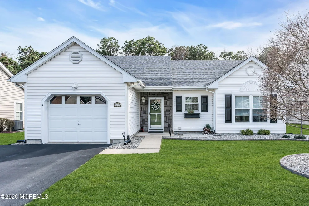 Unit for sale at 27 Molly Lane, Brick, NJ 08723