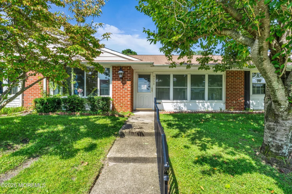 Unit for sale at 995 Argyll Circle, Lakewood, NJ 08701