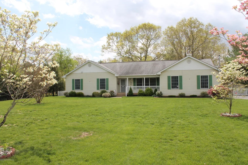 Unit for sale at 647 W Commodore Boulevard, Jackson, NJ 08527