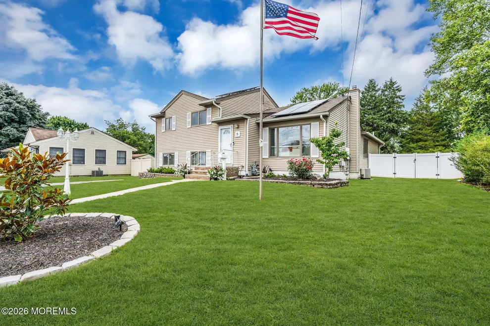 Unit for sale at 5 Forsgate Drive, Freehold, NJ 07728
