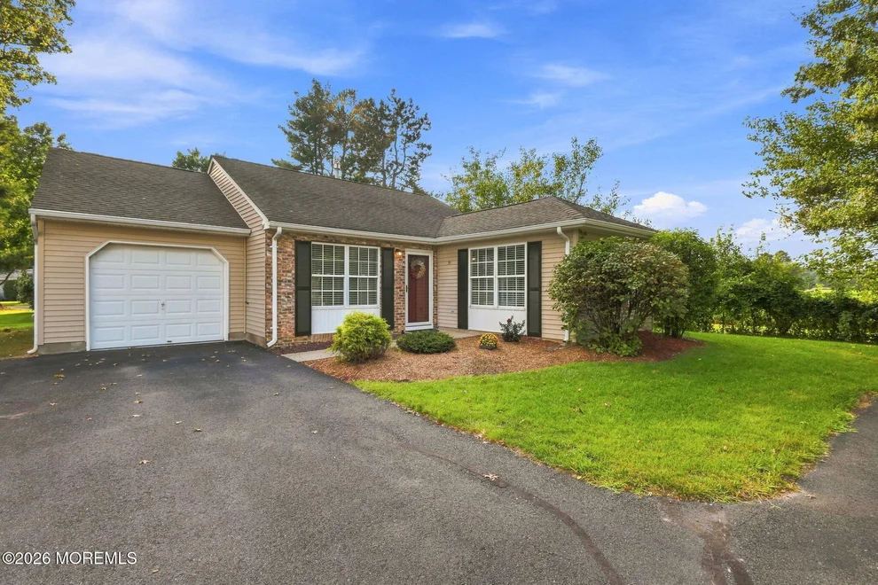 Unit for sale at 51 Farnworth Close, Freehold, NJ 07728