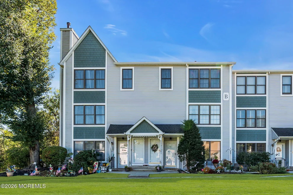 Unit for sale at 94 Heritage Lane, Hamburg, NJ 07419
