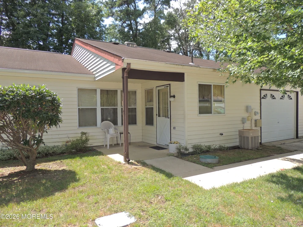 Unit for sale at 674B Buckingham Drive, Manchester, NJ 08759