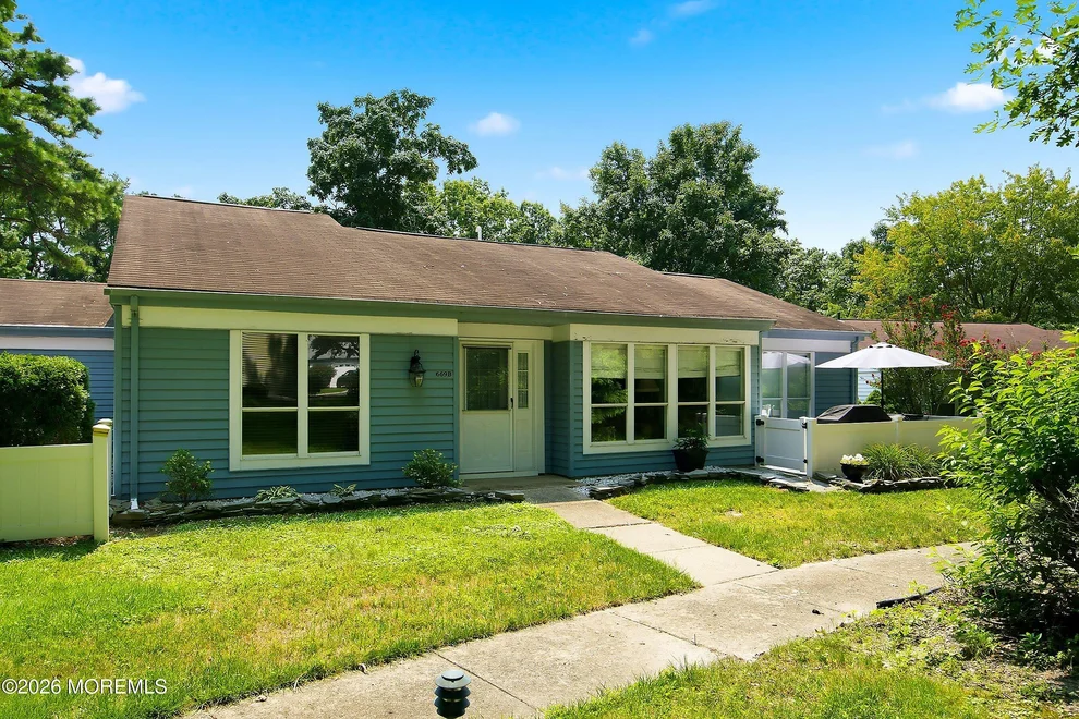 Unit for sale at 669B Buckingham Drive, Manchester, NJ 08759