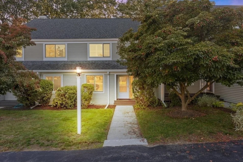 Unit for sale at 109 Stone Ridge Rd, Franklin, MA 02038