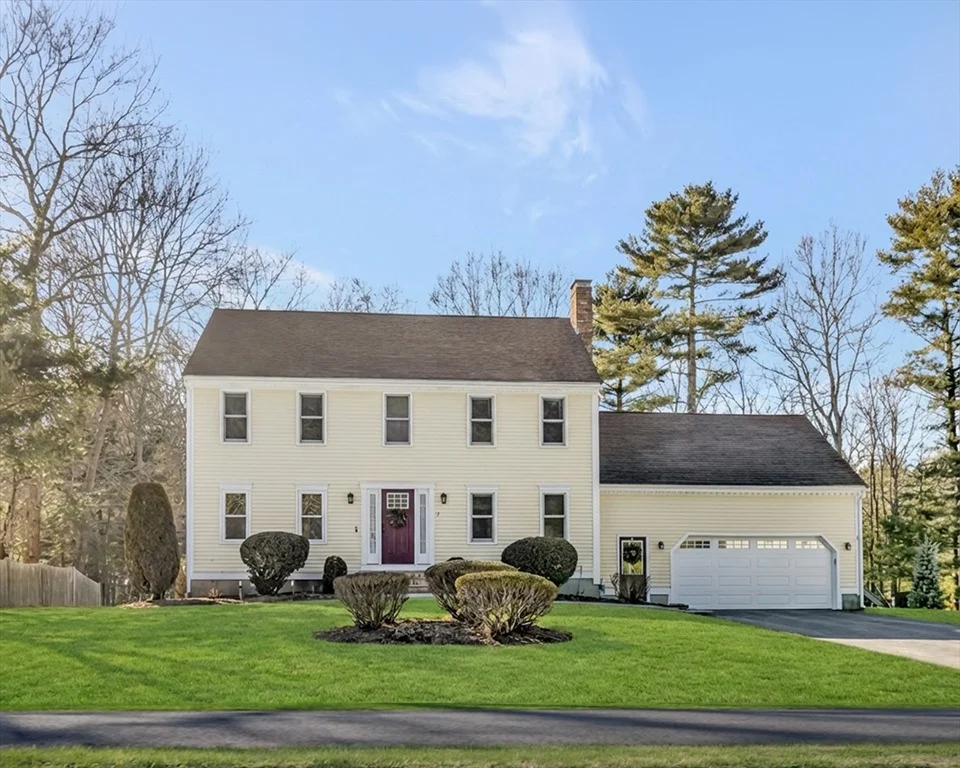 Unit for sale at 7 Fieldstone Dr, Mansfield, MA 02048
