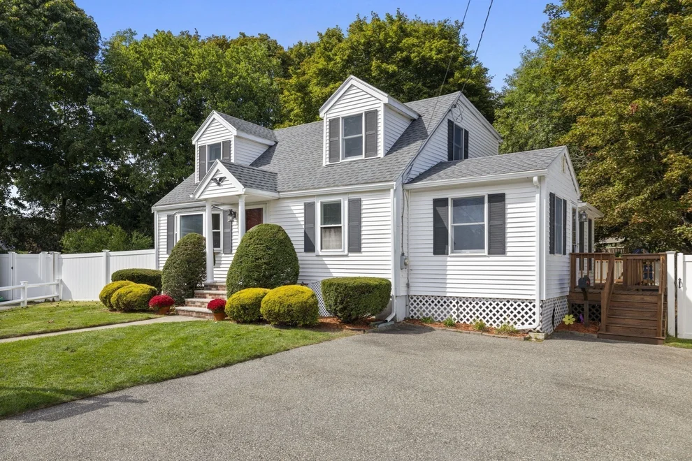 Unit for sale at 3 Lantern Lane, Woburn, MA 01801