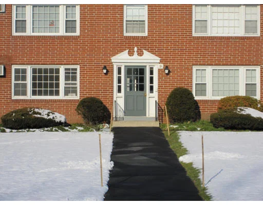 Unit for sale at 9 Myles Standish Dr, Haverhill, MA 01835
