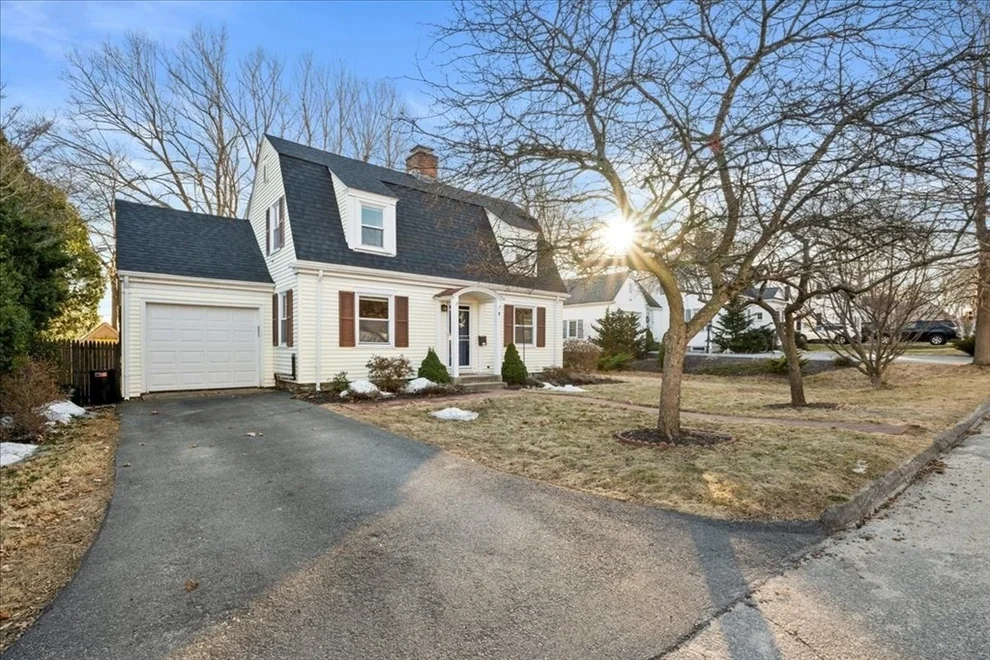 Unit for sale at 8 Stoneleigh Rd, Worcester, MA 01606