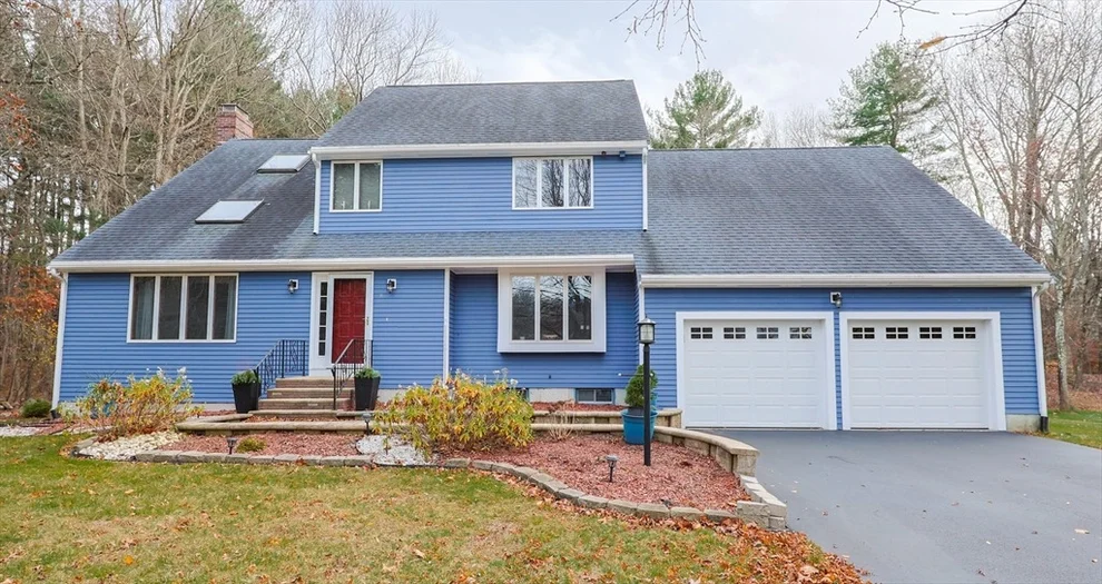 Unit for sale at 7 Gloucester Dr, Franklin, MA 02038