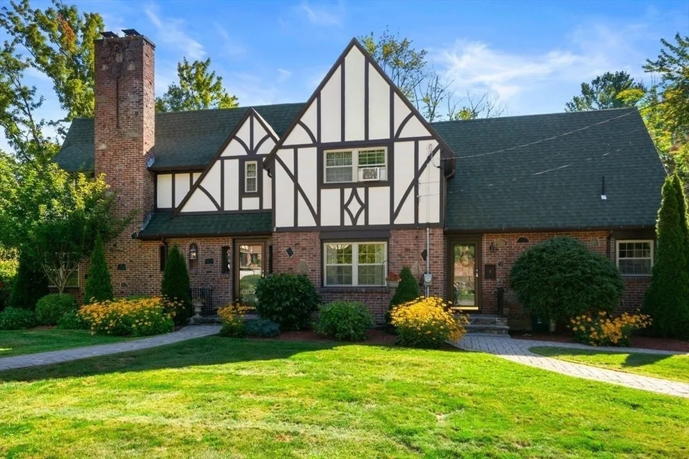 Unit for sale at 7 Old Brook Dr, Worcester, MA 01609