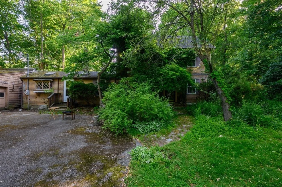 Unit for sale at 60 Thaxter Street, Hingham, MA 02043