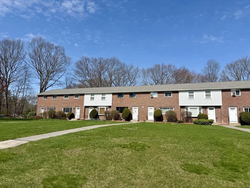 Unit for sale at 88 Oakridge, Londonderry, NH 03053
