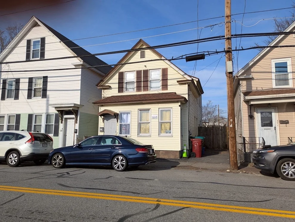 Unit for sale at 377 Lakeview Ave, Lowell, MA 01850