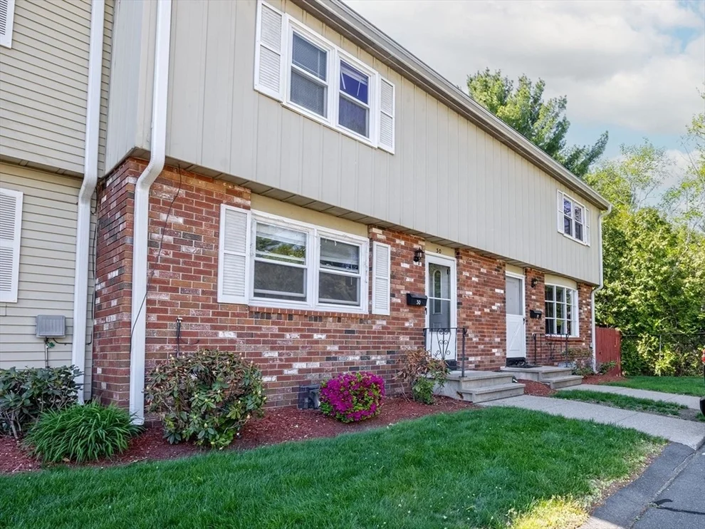 Unit for sale at 32 Yorktown Ct, Chicopee, MA 01020