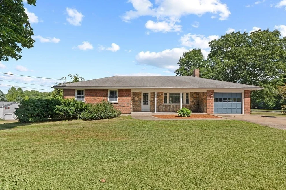 Unit for sale at 532 Union St, Franklin, MA 02038