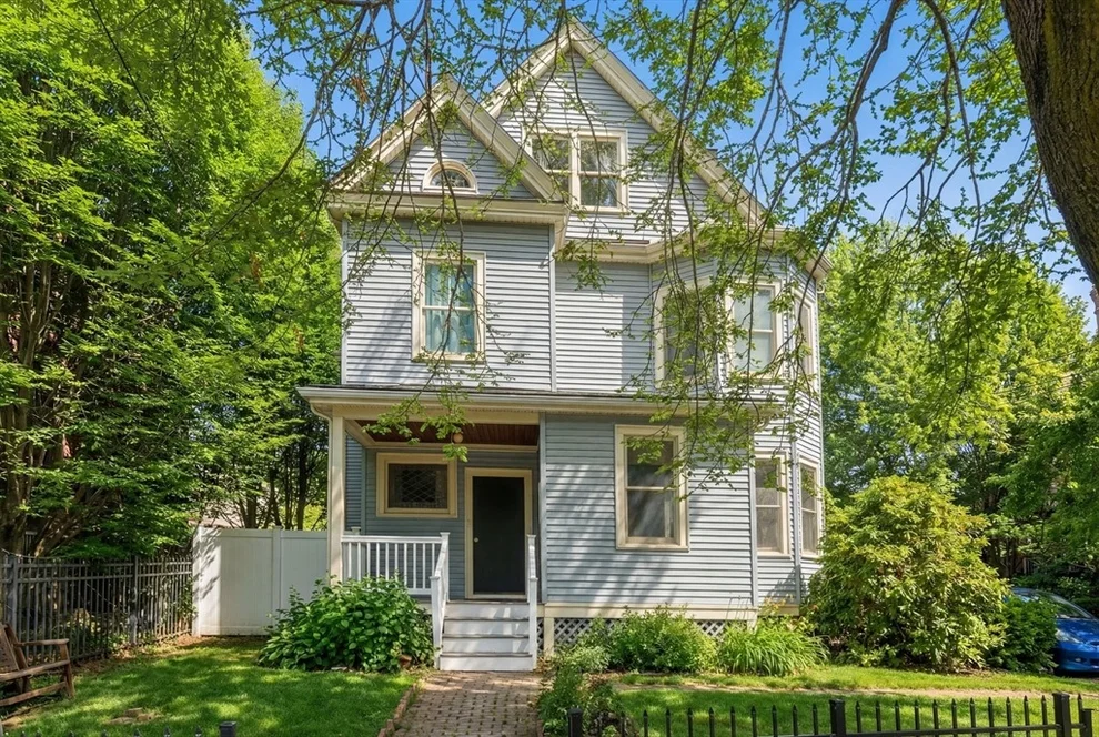 Unit for sale at 7 Russell Street, Cambridge, MA 02140
