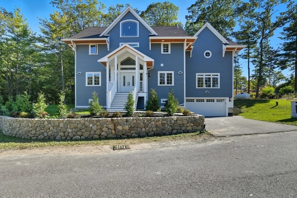 Unit for sale at 9 Lovis Ave, Wakefield, MA 01880