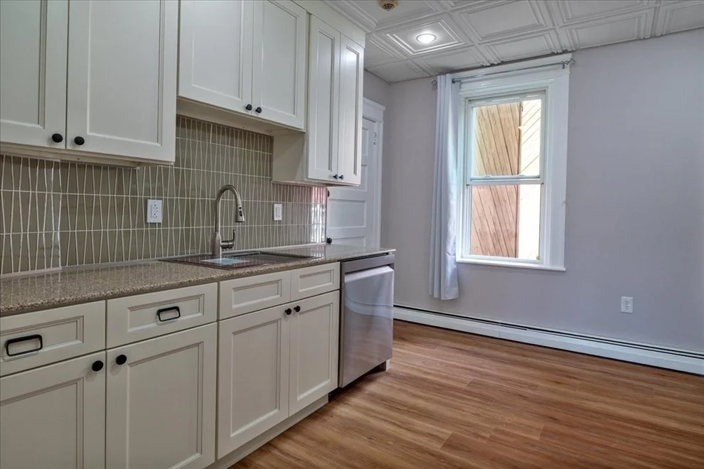 Unit for sale at 6 Chatham Pl, Worcester, MA 01609