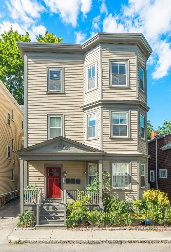 Unit for sale at 35 White Pl, Brookline, MA 02445