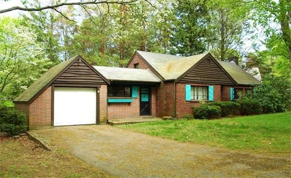 Unit for sale at 9 Smith Rd, Hingham, MA 02043