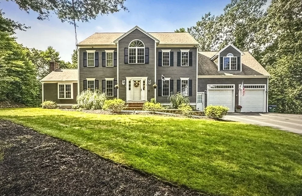 Unit for sale at 1 Elaine Cir, Lakeville, MA 02347