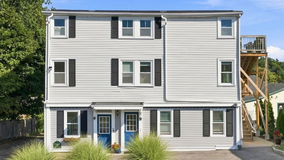 Unit for sale at 4 Farragut Rd, Ipswich, MA 01938