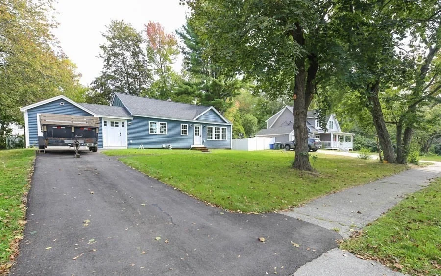 Unit for sale at 416 Waverley Rd, North Andover, MA 01845