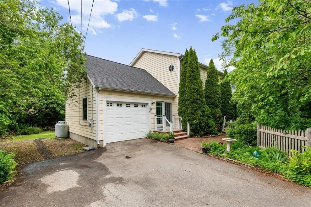 Unit for sale at 1 Pigeon Hill Ct, Rockport, MA 01966