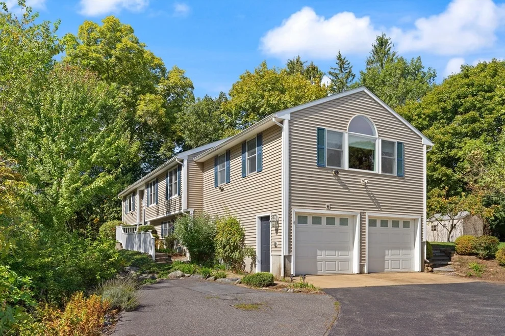 Unit for sale at 6 Meadowsweet Rd, Shrewsbury, MA 01545