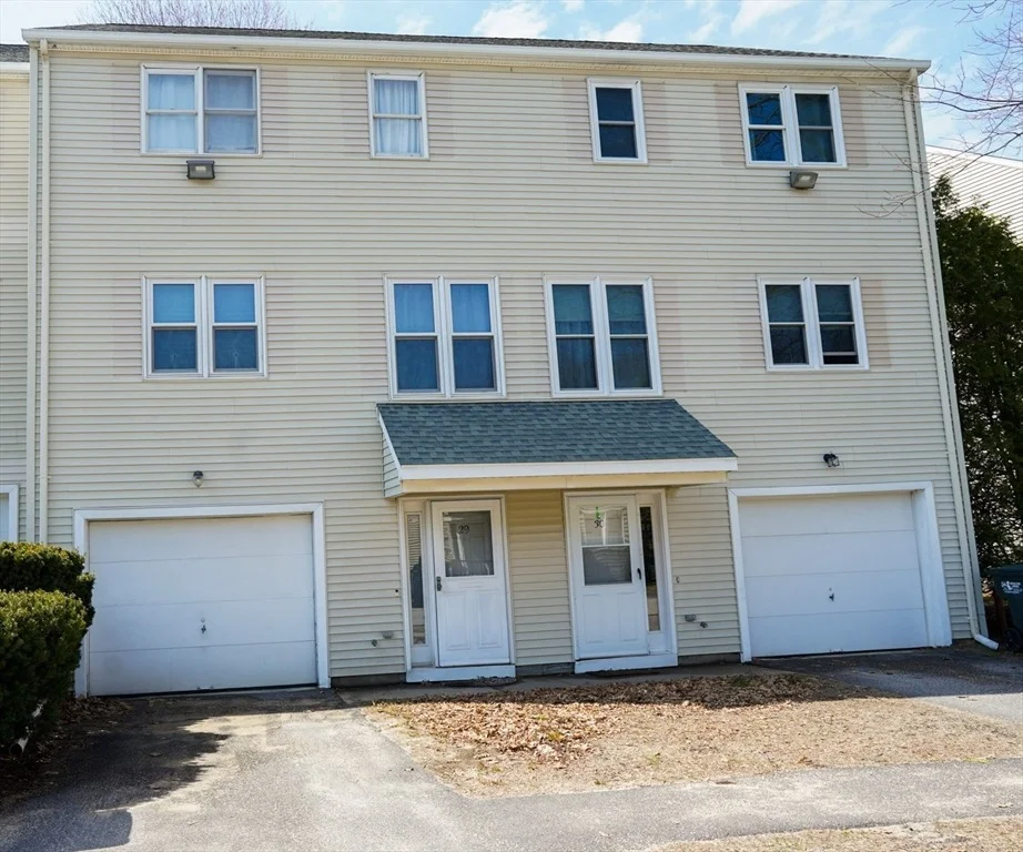 Unit for sale at 29 Towle Dr, Holden, MA 01520