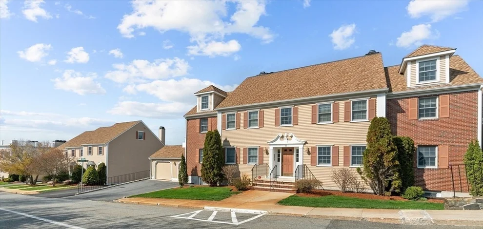 Unit for sale at 10 Weatherly Dr, Salem, MA 01970