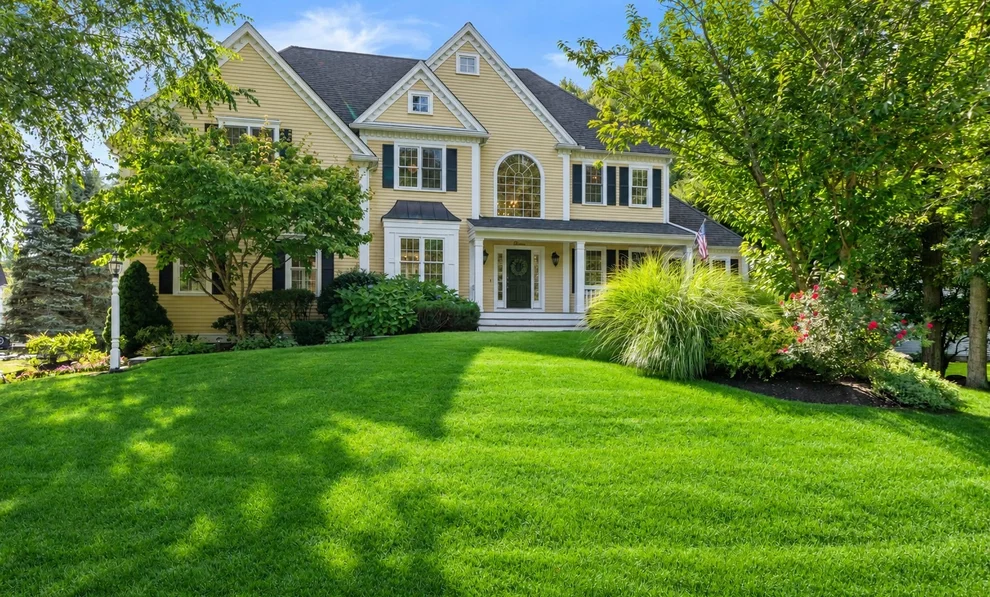 Unit for sale at 11 Tappan Wy, Lynnfield, MA 01940