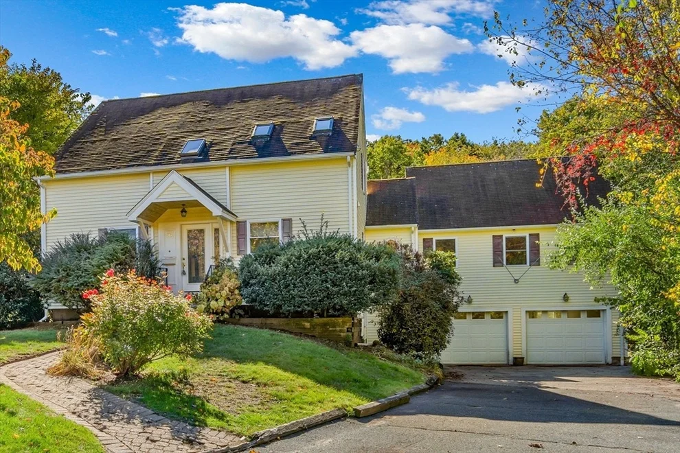 Unit for sale at 56 Country Ln, Marlborough, MA 01752