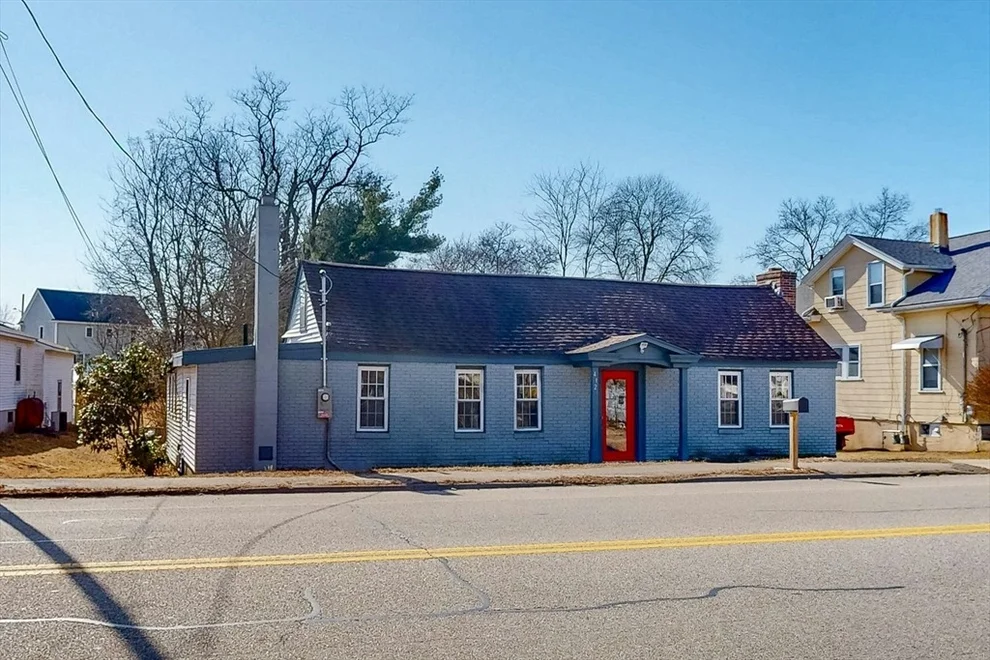 Unit for sale at 412 Newport Avenue, Attleboro, MA 02703