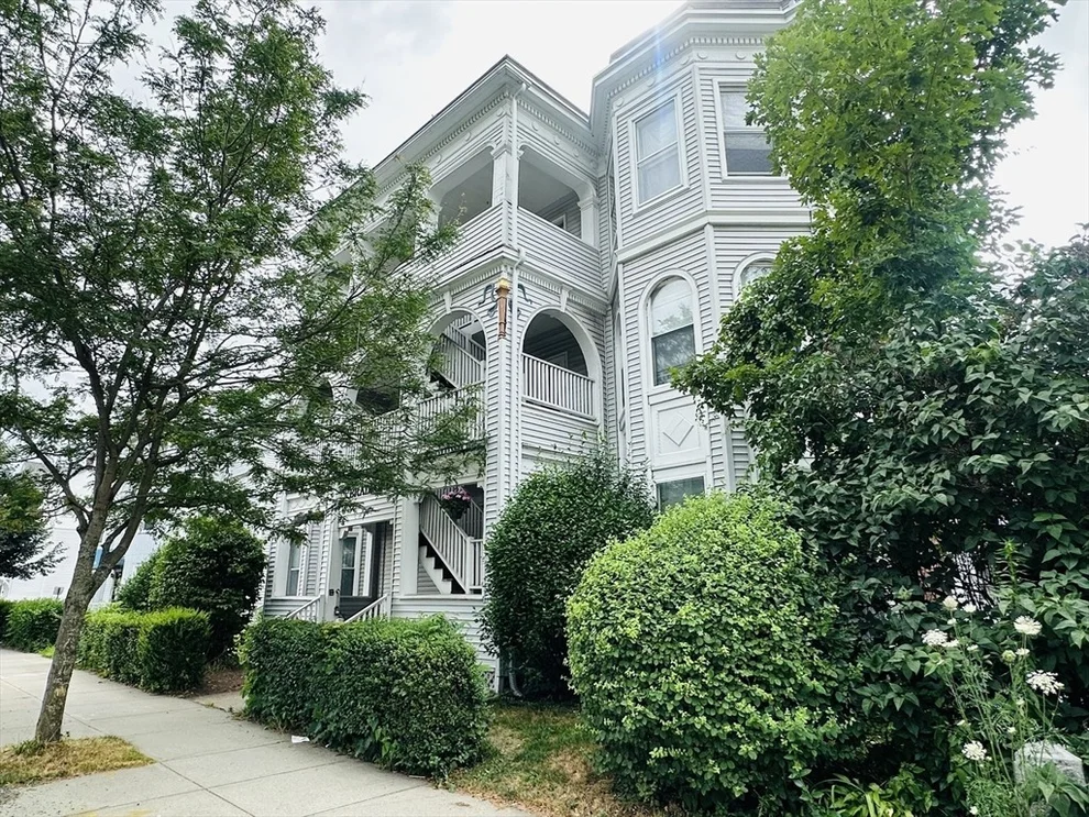 Unit for sale at 178 Lincoln St, Worcester, MA 01605